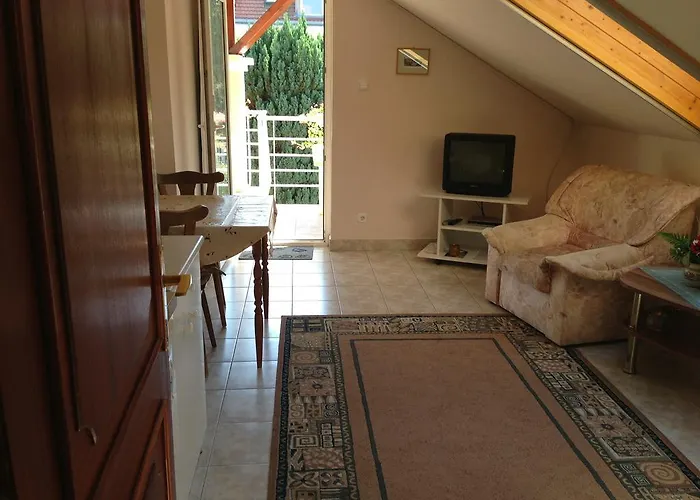 Natalia アパート ヘーヴィーズ